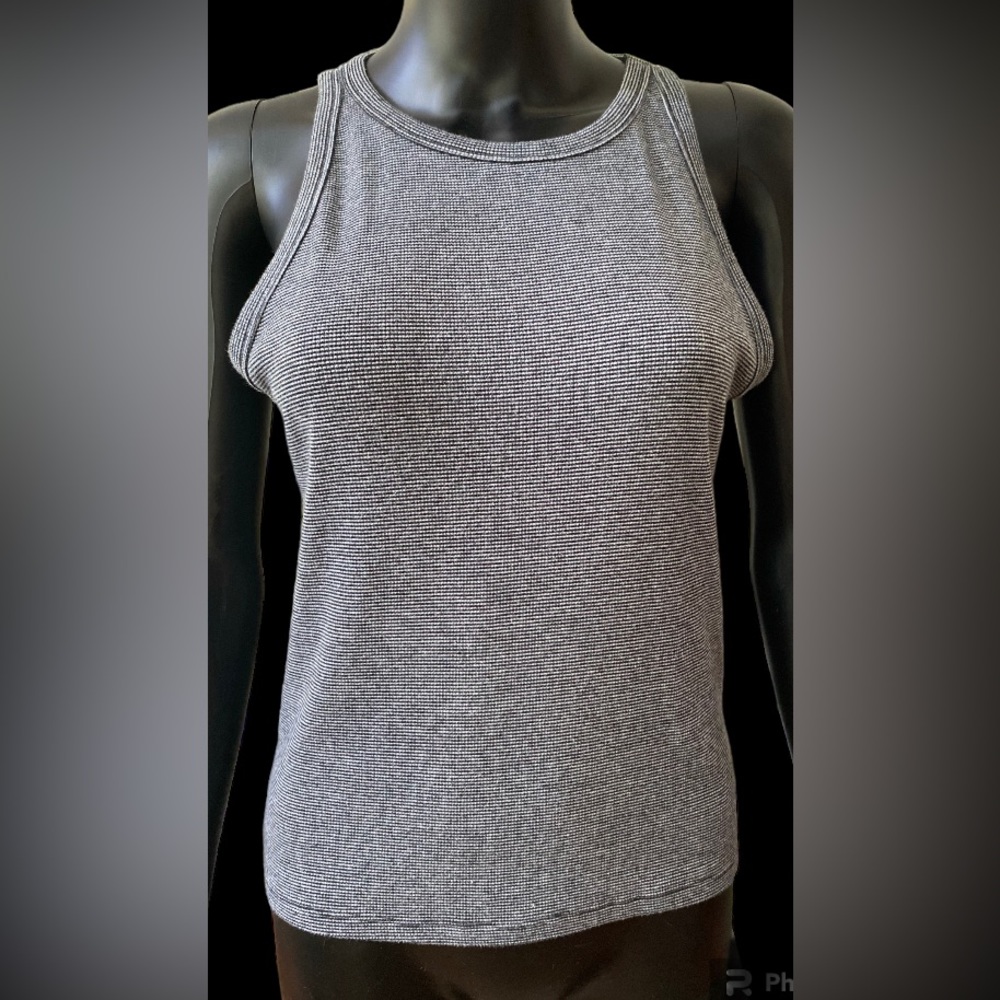 American Eagle: Black & White Top - Picture 6 of 17